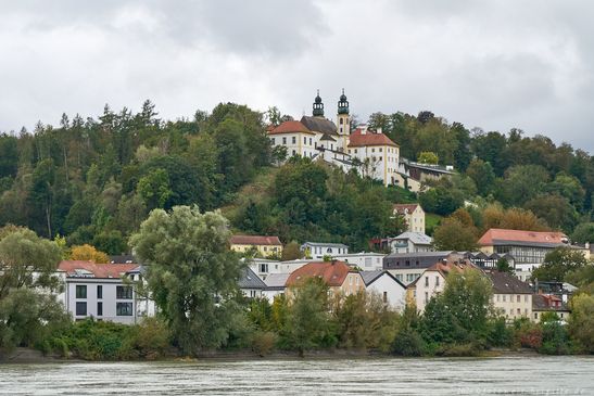 Inn - Blick zur Kirche Mariahilf 