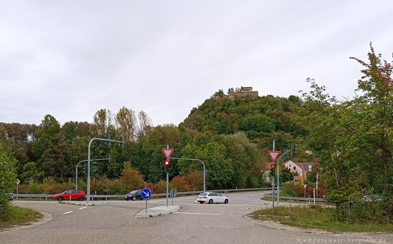 Blick zur Burgruine Donaustauf