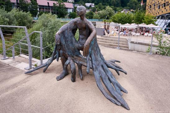 Flügelwesen an der Promenade im Remspark